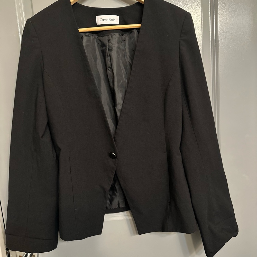 Calvin Klein Women's Elegant Black Blazer